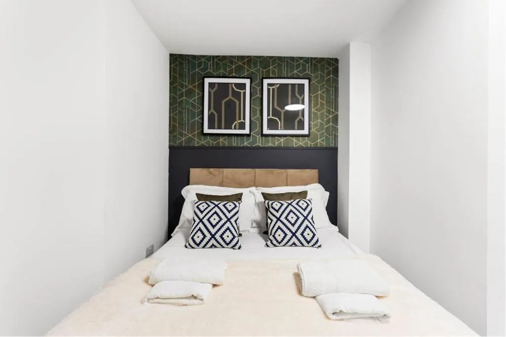 Apartment Modern Spacious Three Bedrooms With Private Garden Cardiff